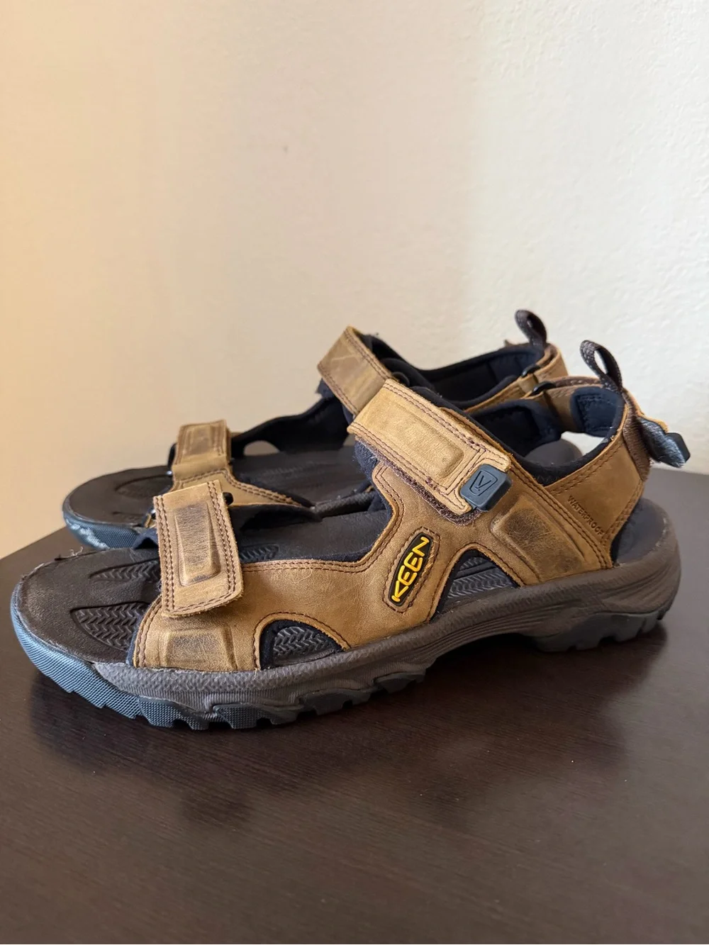 Keen Targhee III mens size 11 shoes brown letaher slingback waterproof sandals